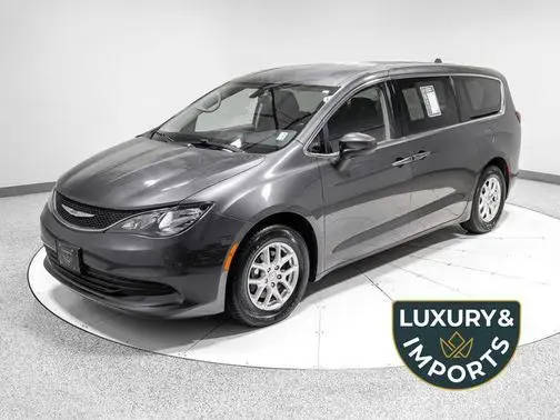 2020 Chrysler Voyager LX FWD photo