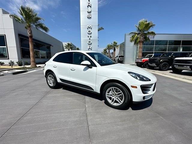2017 Porsche Macan AWD photo