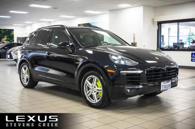2016 Porsche Cayenne S E-Hybrid AWD photo