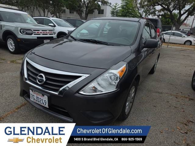 2015 Nissan Versa S Plus FWD photo