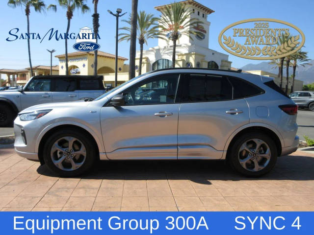 2023 Ford Escape ST-Line FWD photo