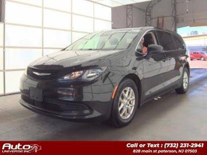 2023 Chrysler Voyager LX FWD photo