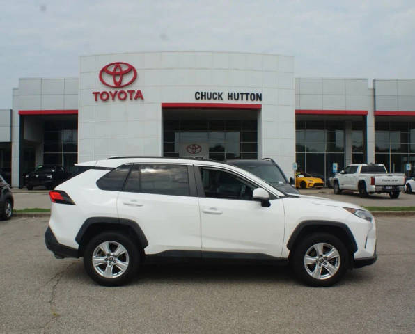 2021 Toyota RAV4 XLE FWD photo