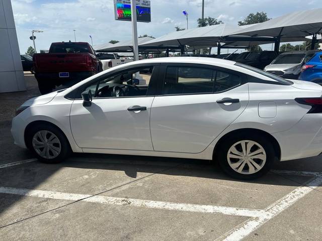 2022 Nissan Versa S FWD photo