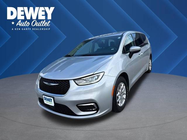 2023 Chrysler Pacifica Minivan Touring L FWD photo