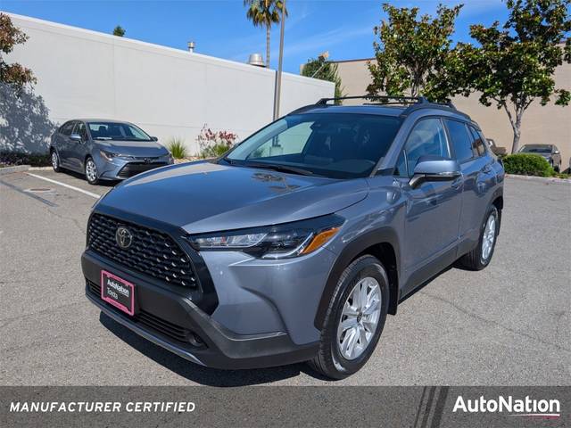 2022 Toyota Corolla Cross LE AWD photo