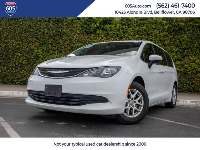 2020 Chrysler Voyager LX FWD photo