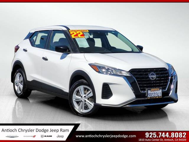 2022 Nissan Kicks S FWD photo