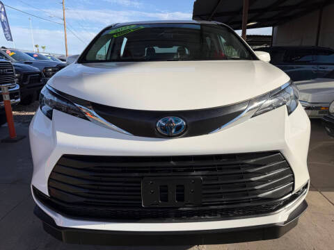 2022 Toyota Sienna LE FWD photo