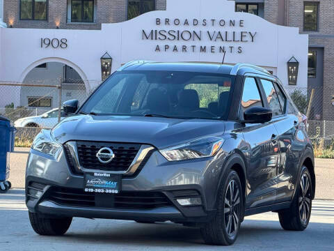 2020 Nissan Kicks SR FWD photo