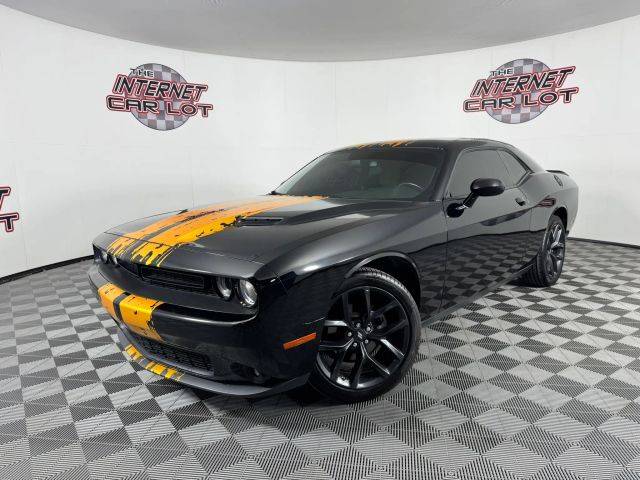 2022 Dodge Challenger SXT RWD photo