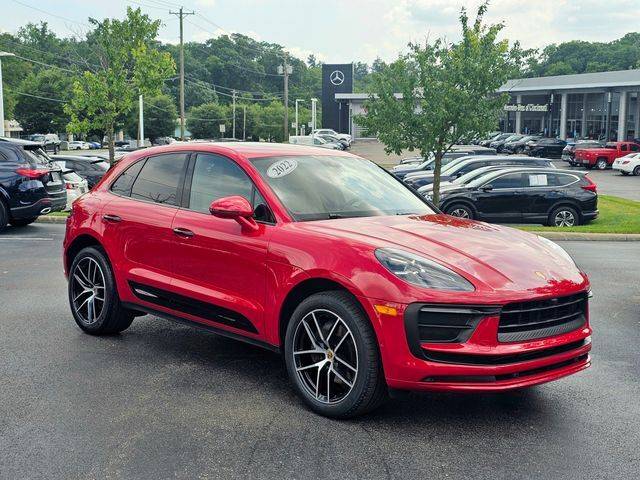 2022 Porsche Macan  AWD photo