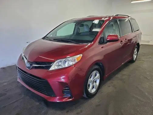 2020 Toyota Sienna LE FWD photo