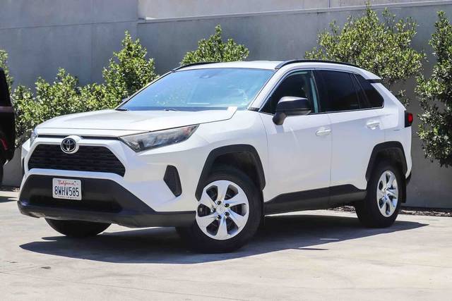 2021 Toyota RAV4 LE FWD photo
