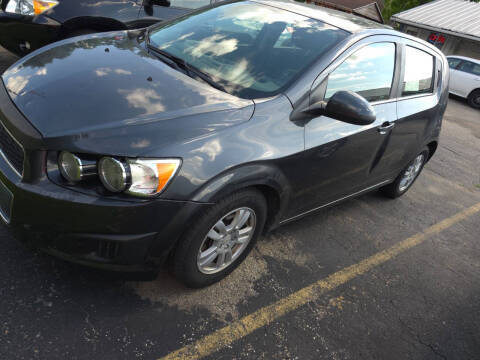 2016 Chevrolet Sonic LT FWD photo