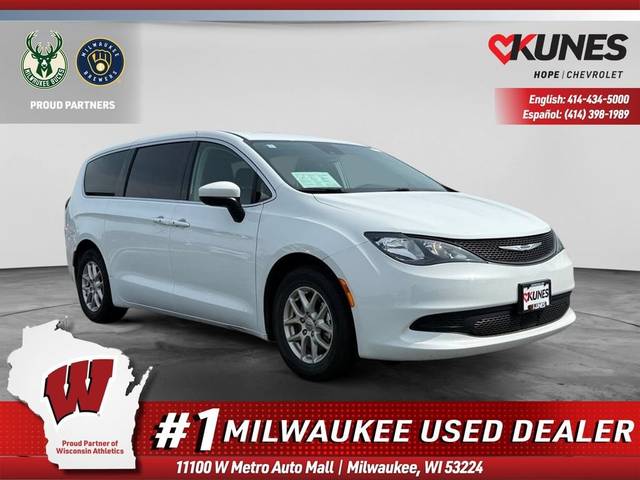 2023 Chrysler Voyager LX FWD photo