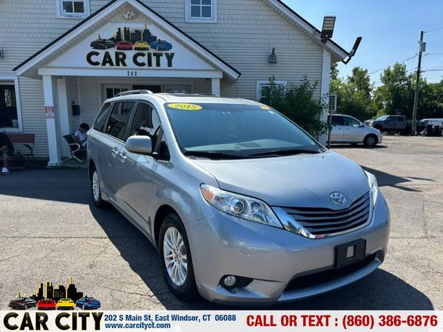 2015 Toyota Sienna XLE FWD photo