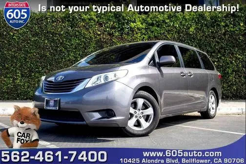 2015 Toyota Sienna LE FWD photo