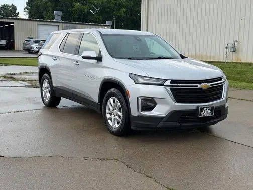 2022 Chevrolet Traverse LS FWD photo