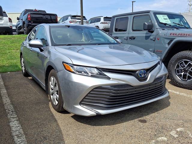 2018 Toyota Camry Hybrid LE FWD photo