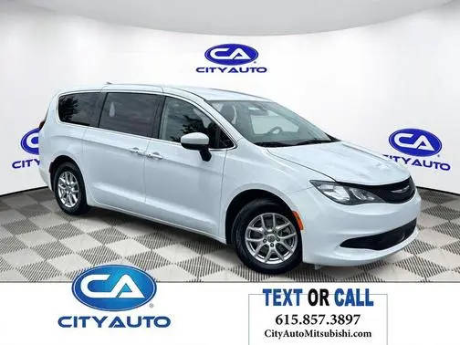2022 Chrysler Voyager LX FWD photo