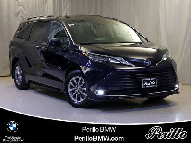 2022 Toyota Sienna XLE FWD photo