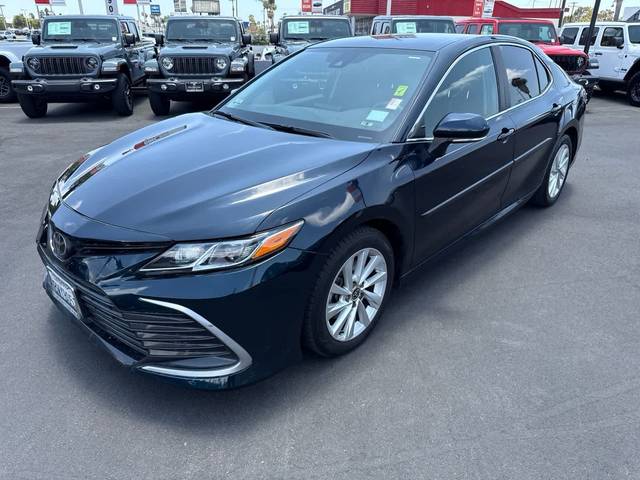 2021 Toyota Camry LE FWD photo