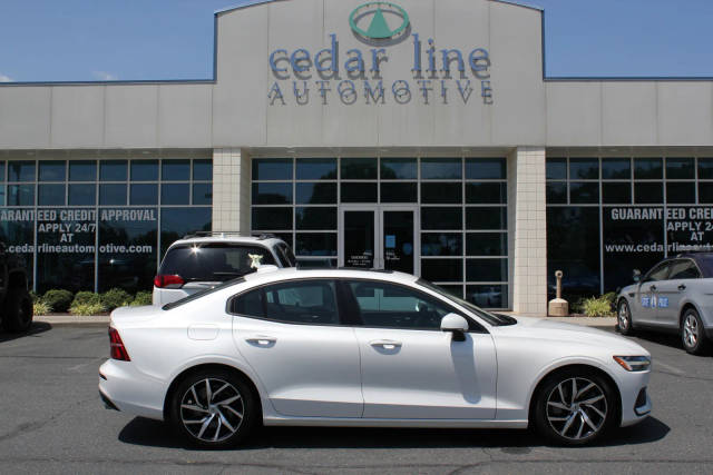 2019 Volvo S60 Momentum AWD photo
