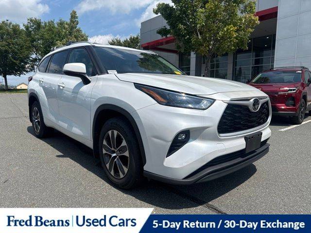 2022 Toyota Highlander XLE AWD photo