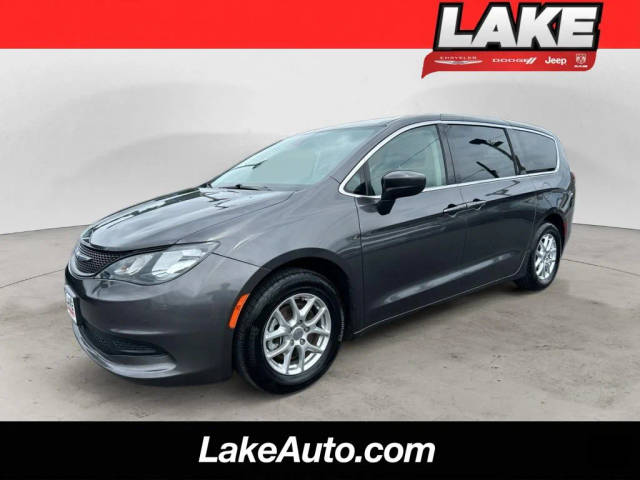 2023 Chrysler Voyager LX FWD photo