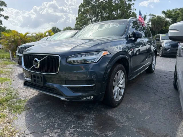 2019 Volvo XC90 Momentum AWD photo