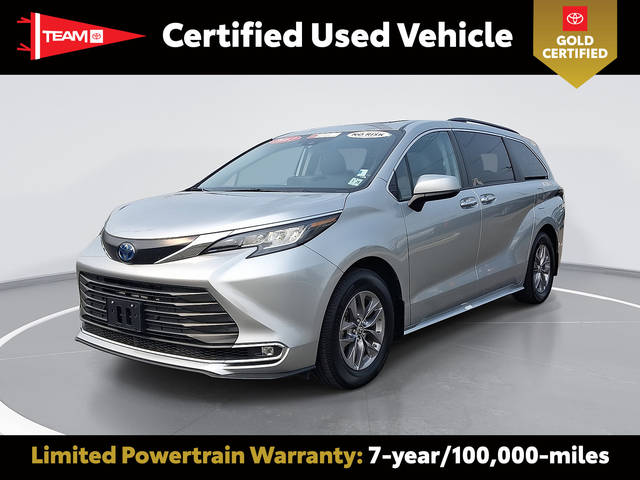 2023 Toyota Sienna XLE FWD photo