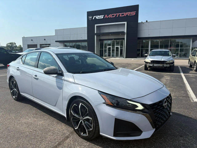 2023 Nissan Altima 2.5 SR FWD photo