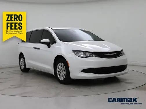 2020 Chrysler Voyager L FWD photo