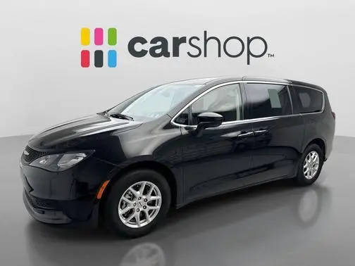 2023 Chrysler Voyager LX FWD photo