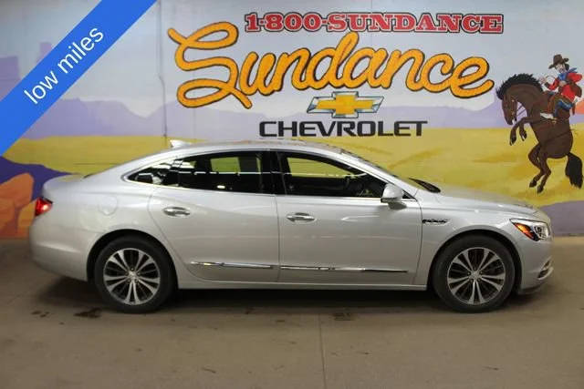 2017 Buick LaCrosse Essence FWD photo