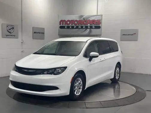 2023 Chrysler Voyager LX FWD photo