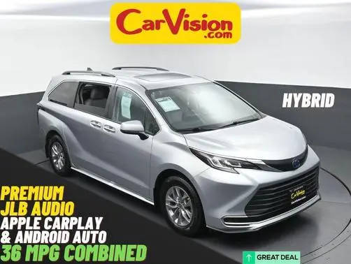2022 Toyota Sienna XLE FWD photo
