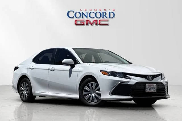 2023 Toyota Camry Hybrid LE FWD photo
