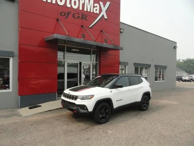 2023 Jeep Compass Trailhawk 4WD photo