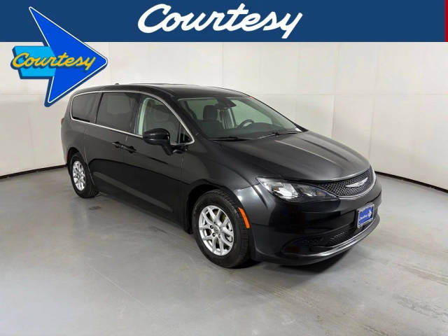 2023 Chrysler Voyager LX FWD photo