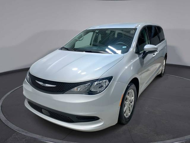 2023 Chrysler Voyager LX FWD photo