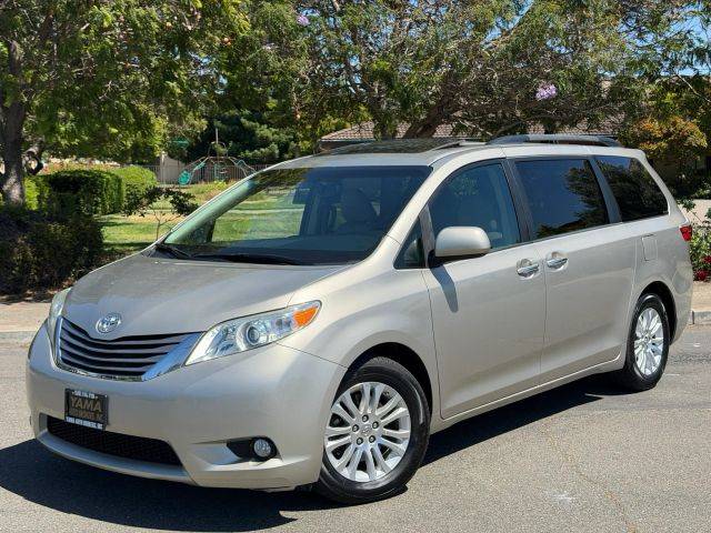 2015 Toyota Sienna XLE Premium FWD photo