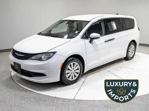 2021 Chrysler Voyager L FWD photo