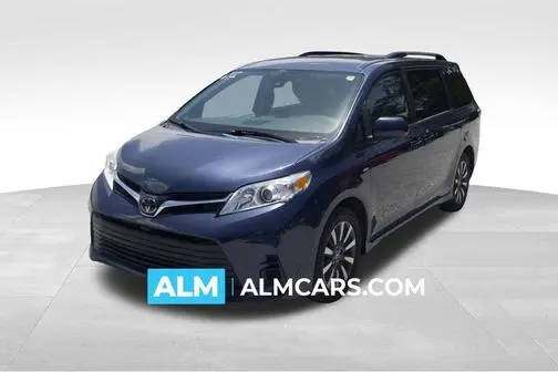 2018 Toyota Sienna LE AWD photo