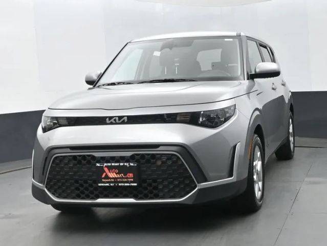 2023 Kia Soul LX FWD photo