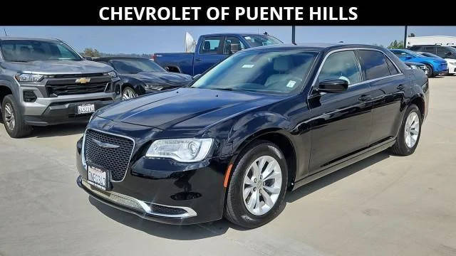 2015 Chrysler 300 Limited RWD photo