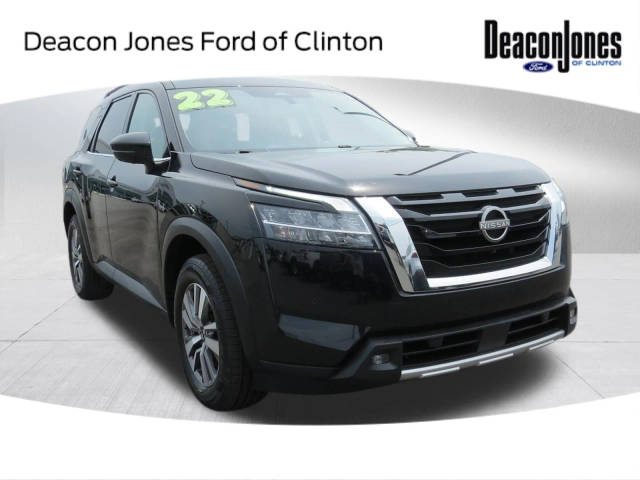 2022 Nissan Pathfinder SL 4WD photo