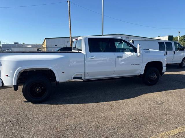 2023 Chevrolet Silverado 3500HD High Country 4WD photo