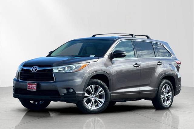 2016 Toyota Highlander LE Plus FWD photo